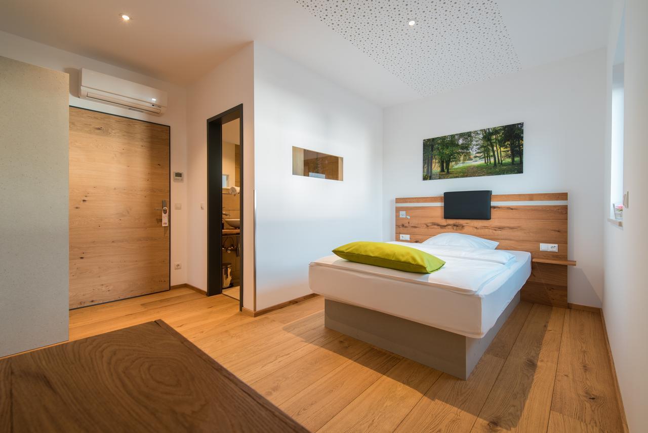 Aparthotel Nah Dran Динголфинг Екстериор снимка